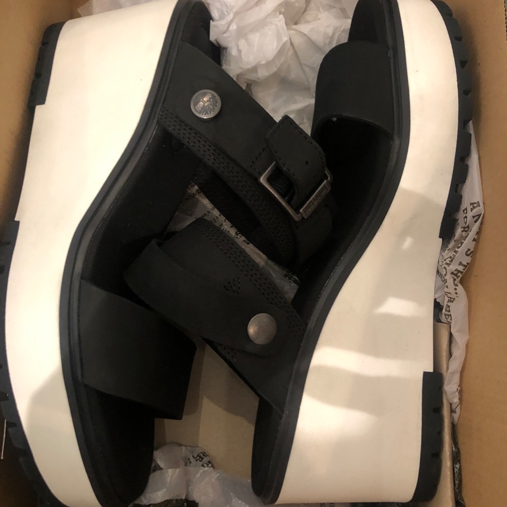 Timberland Size 10 black and white sandals